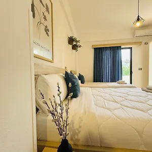Hotel White, Ksamil
